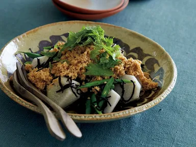 特集「秋を感じるサラダ」:里いもとひじきの鶏そぼろサラダ