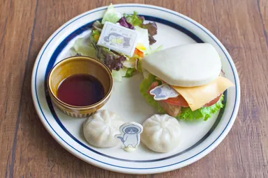 トンちゃんポーロサンドとトン龍包