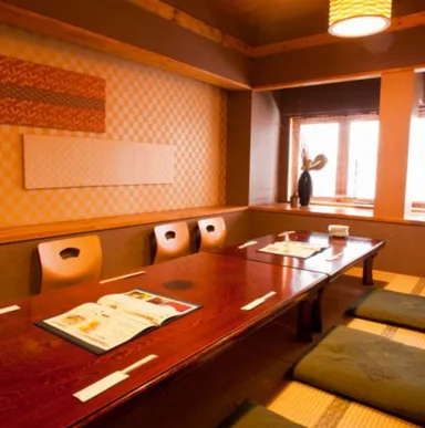 2階はお座敷。宴会も可能