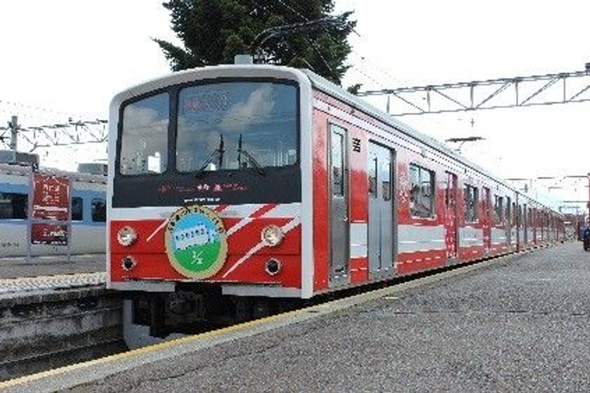 「全国登山鉄道‰(パーミル)会」
今年も各社で「‰会ヘッドマーク」 掲出車両を9月1日(土)から運行!
~急勾配を駆け上がる力強い電車を描いたヘッドマークが、各社車両の先頭を飾ります~