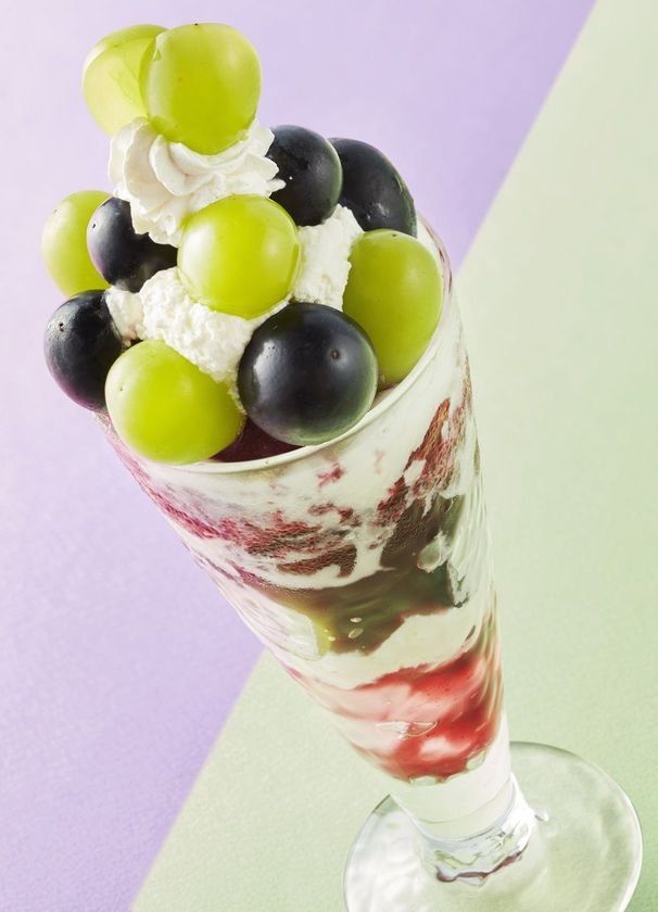 【秋のいいとこどり！】
ナガノパープルとシャインマスカットを1度に両方味わう
たっぷりぶどうのW水玉パフェ