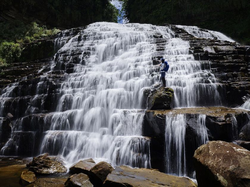 星のや竹富島（沖縄県・竹富島）
西表島を熟知したガイドと行くアクティビティツアー
冬は秘境マヤグスクの滝を目指すカヤックとトレッキングがおすすめ
「西表島ジャングルバトラー・冬」開催