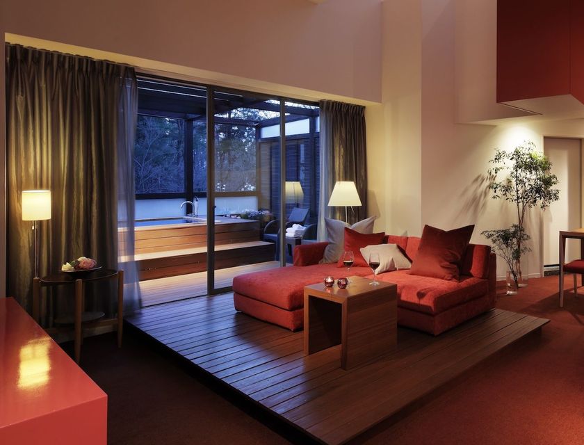 星野リゾート　リゾナーレ八ヶ岳（山梨県北杜市）
穏やかな時間の流れと赤ワインを優雅に楽しむ宿泊プラン
「艶やか（あでやか）赤ワインステイ」提供決定
提供日：2019年1月25日～3月15日の毎週金曜日