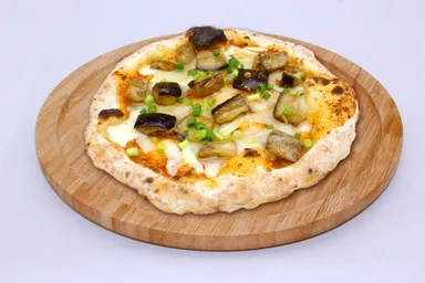 山吹味噌赤つぶのナスミートピザ