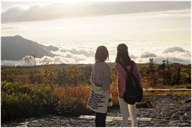 雲海に沈み行く夕日を眺めるひととき