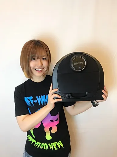 ChocoBlanka選手とロボット掃除機「ネイトBotvac」
