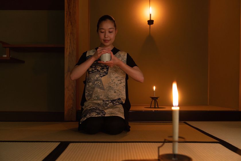 星のや京都（京都市・嵐山）
京都・奥嵐山の静けさに身を置き、ろうそくの炎に安らぐ時間
香木の香りを聞き分ける「寒夜の香あそび」アクティビティ開催
期間：2018年12月20日～2019年2月28日
