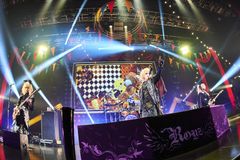 心の叫びを交わすことで手にした未来へ飛び立つ2つの熱狂の翼。Royz、ツアーのファイナル公演をEX THEATER ROPPONGIで開催。次は、シングル『SINFONIA』(シンフォニア)を手にZEPP TOKYOへ!