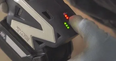 作業に合わせて、刃の速度を3段階に切り換え