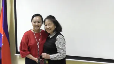 右：清水 裕子教授