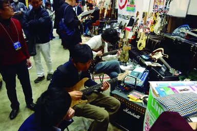 触れて楽器体験