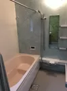 明るく清潔感のある浴室