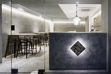 モダンな内装の店内