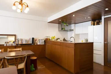 既存の造作家具の位置を整えました