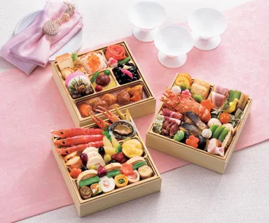 トップバリュ 和洋三段重「彩（いろどり）」