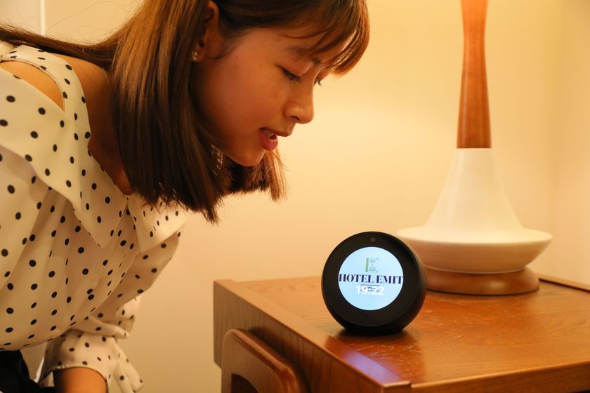 世界初・業界初！ 
AIスピーカーとチャットボットを活用したITサービスを
東京・渋谷のホテルで全客室に導入
増加するインバウンド需要に対応