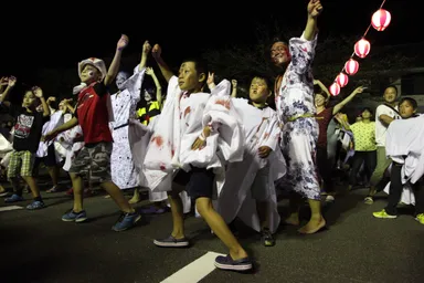 参加者全員で踊るスリラー1