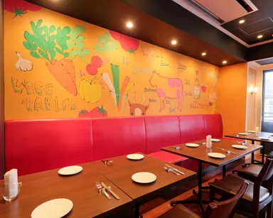 肉料理とワインの店「麻布肉バルCiccio(チッチョ)」店内1