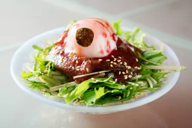 マグロのハロウィン眼球ユッケ