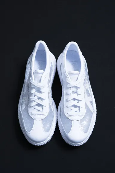 オニツカタイガーのスニーカーも