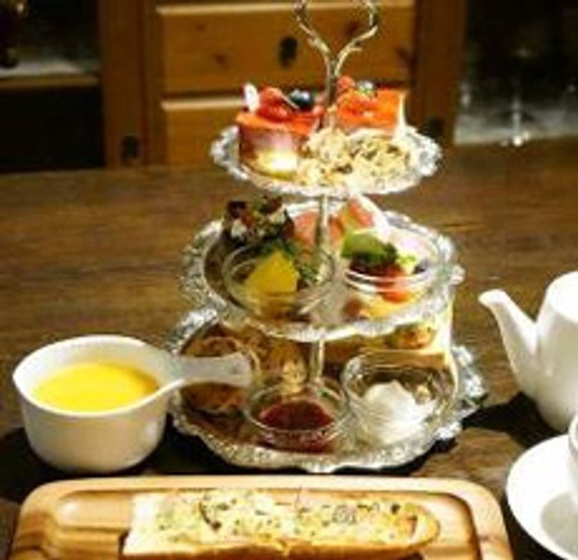 六甲オルゴールミュージアム
博物館併設カフェに「クリスマス・アフタヌーンティー」登場
～期間限定スイーツ・メニューで、アドベント・シーズンを楽しもう～