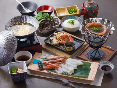 日本海ズワイガニ金箔しゃぶ鍋　7,500円(税別)～