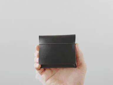 片手で握るだけで開くFLIP-UP機構