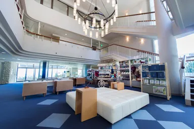 ロビーラウンジ