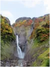称名滝(左)、右は雪融け時や雨量が多い時にだけ姿を現すハンノキ滝