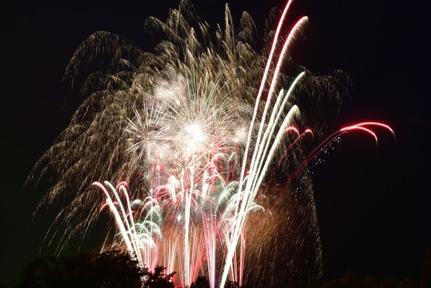里山体験・限定グルメで秋を満喫
ぎふ清流里山公園「秋の里山まつり」開催中!
10月27日(土)約5000発の花火を
間近で楽しむ花火大会も開催