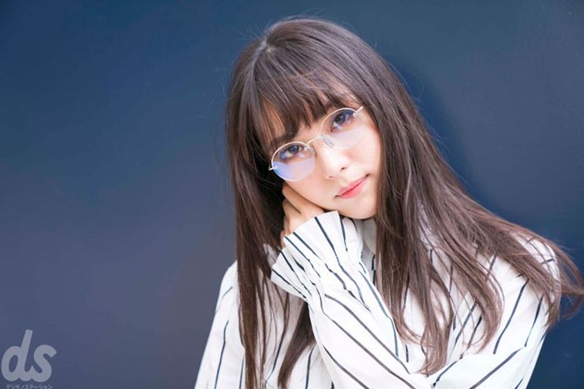 メガネグラビア連載「ビジョメガネ」に
ドラマ『黄昏流星群』に出演中の石川恋が登場!
電子雑誌『デジモノステーション』2018年 12月号 10月25日(木)発売