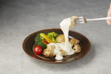 ＜アントニオ＞とろーりモッツァレラチーズがけ　ベジチキン