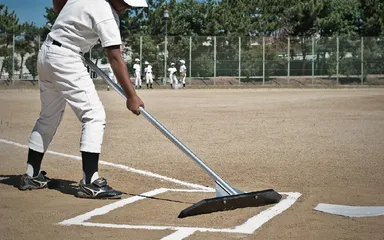 アルミフレームと再生プラスチックを使用