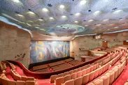 日生劇場の幻想的な劇場空間