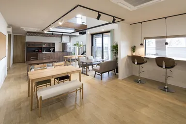 休憩や仕事もできるラウンジ