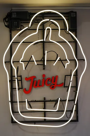 JUICYネオンサイン