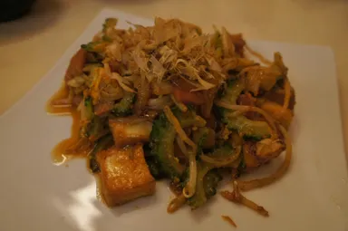 ゴーヤチャンプル 555円