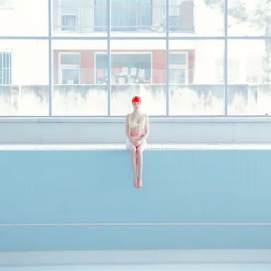 SwimmingPool02 (c)Maria Svarbova for NHP Publishing