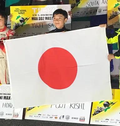 日の丸を背負う