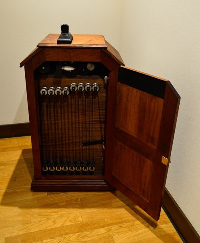 六甲オルゴールミュージアム
「キネトスコープ」が体験できる企画展示を実施
～日本最初の映画上映のスタイルを期間限定で体験～
