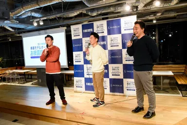 トークで盛り上がるジャングルポケットのおたけさん、太田さん、斉藤さん。