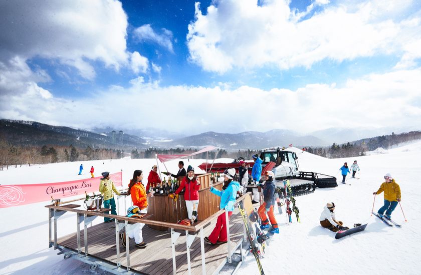 星野リゾート　トマム スキー場（北海道勇払郡占冠村）
冬山の絶景を眺めながら贅沢に過ごす、晴れの日限定イベント
「絶景シャンパンバー」でシャンパン20種類の提供を開始
実施期間：2019年3月1日〜31日のうち晴れの日限定