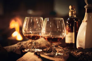 【奥入瀬渓流ホテル】りんごの薪薫るBar Time