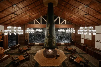 【奥入瀬渓流ホテル】ラウンジ 森の神話全景  (1)