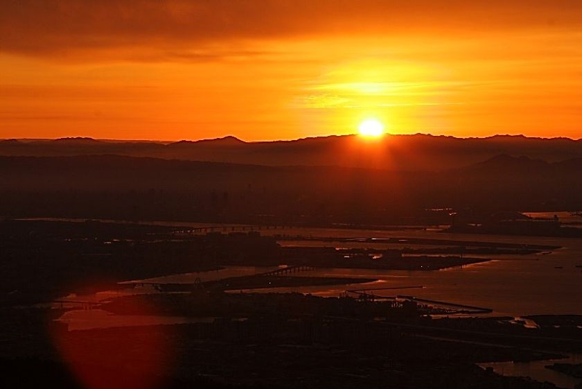 2019年の初日の出を六甲山で見よう！
六甲ケーブルでは1月1日（火・祝）に早朝特別運転を実施
展望スポット「TENRAN CAFE」ではあったかメニューをご用意