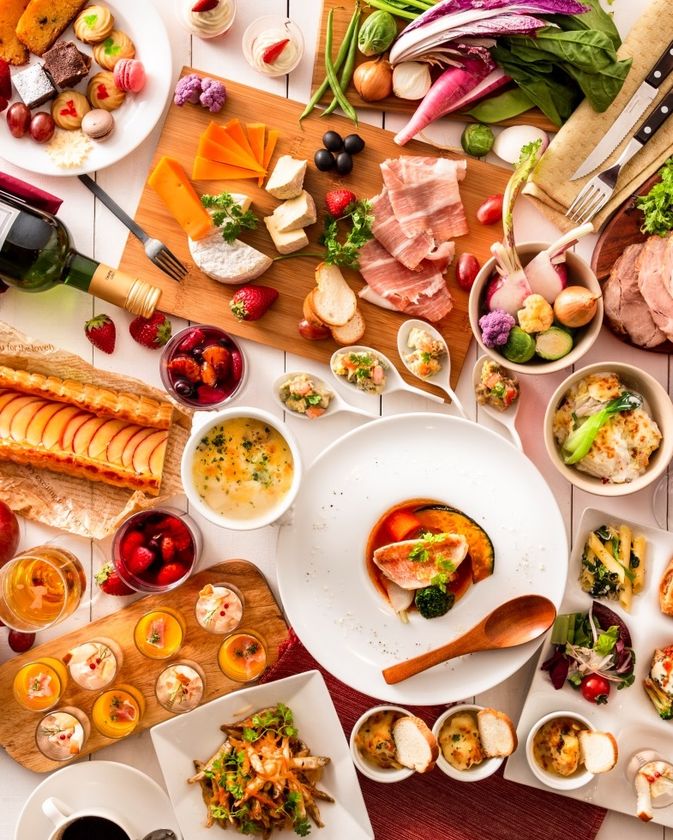 贅沢な「バロンティーヌ」のメイン料理に、ポークロティーも食べ放題!
旬野菜バイキングにオトナスイーツも登場!
マルシェダイニング「ネン」にて 12月1日(土)より冬フェアスタート