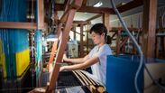 「丹後ちりめん」手織りネクタイブランド KUSKAが、11/21より京都錦旗艦店で「手織り体験」をスタート！