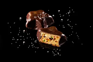 ブラック・スター（11cm）～彩りドライフルーツの星型シュトーレン～