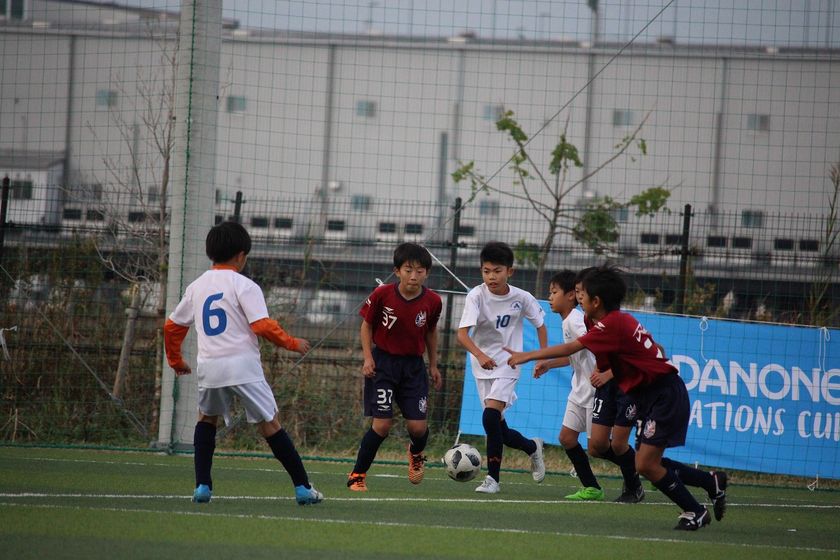 12歳以下の世界一を決める国際サッカー大会「ダノンネーションズカップ」の日本予選
「ダノンネーションズカップ2019 in JAPAN」が開幕！
スペイン バルセロナで開催される世界大会を目指して大阪予選 全31チームが参加
本大会出場1番乗りの6チーム(男子4チーム／女子2チーム)が決定！