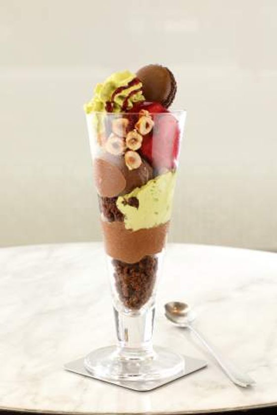 ドゥバイヨル オアゾ店 より クリスマスシーズンに贈る
『 PARFEIT DE NOEL (パルフェ ドゥ ノエル)』期間限定で登場